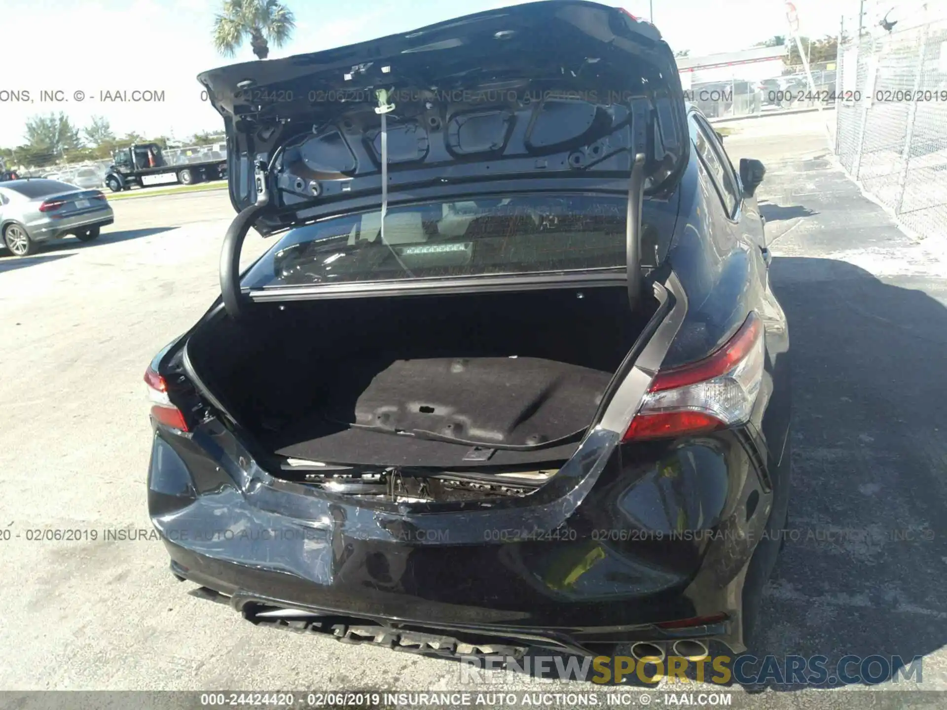 6 Photograph of a damaged car 4T1B11HK1KU688292 TOYOTA CAMRY 2019