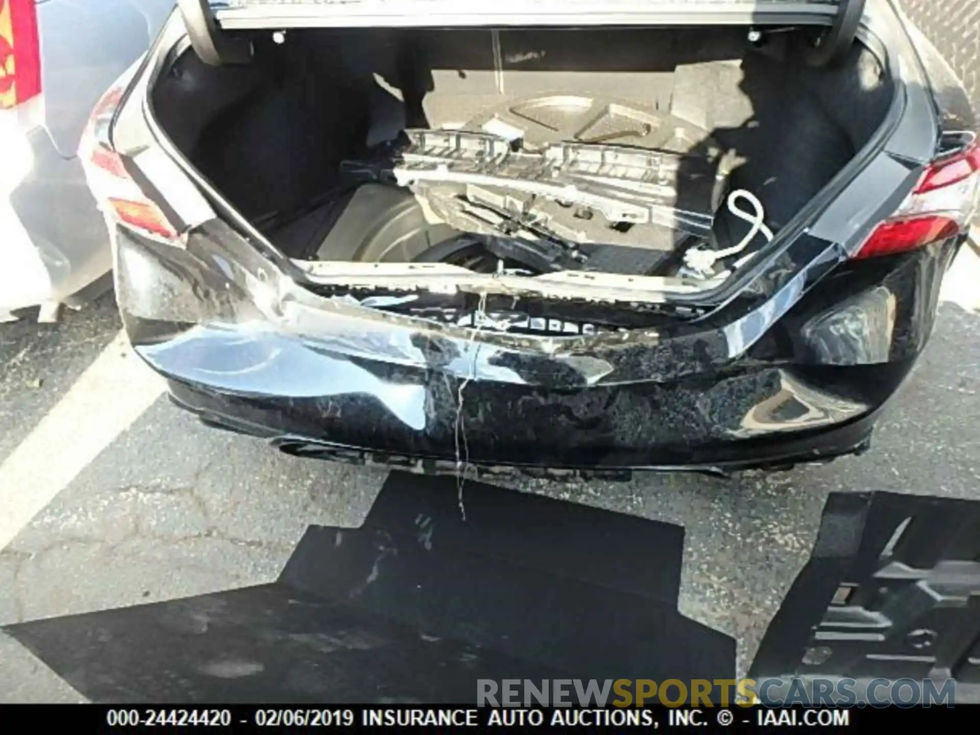 8 Photograph of a damaged car 4T1B11HK1KU688292 TOYOTA CAMRY 2019