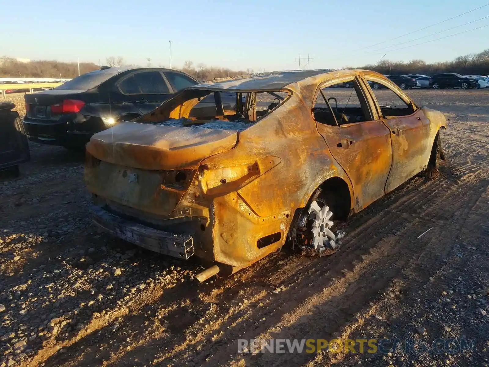 4 Photograph of a damaged car 4T1B11HK1KU688826 TOYOTA CAMRY 2019