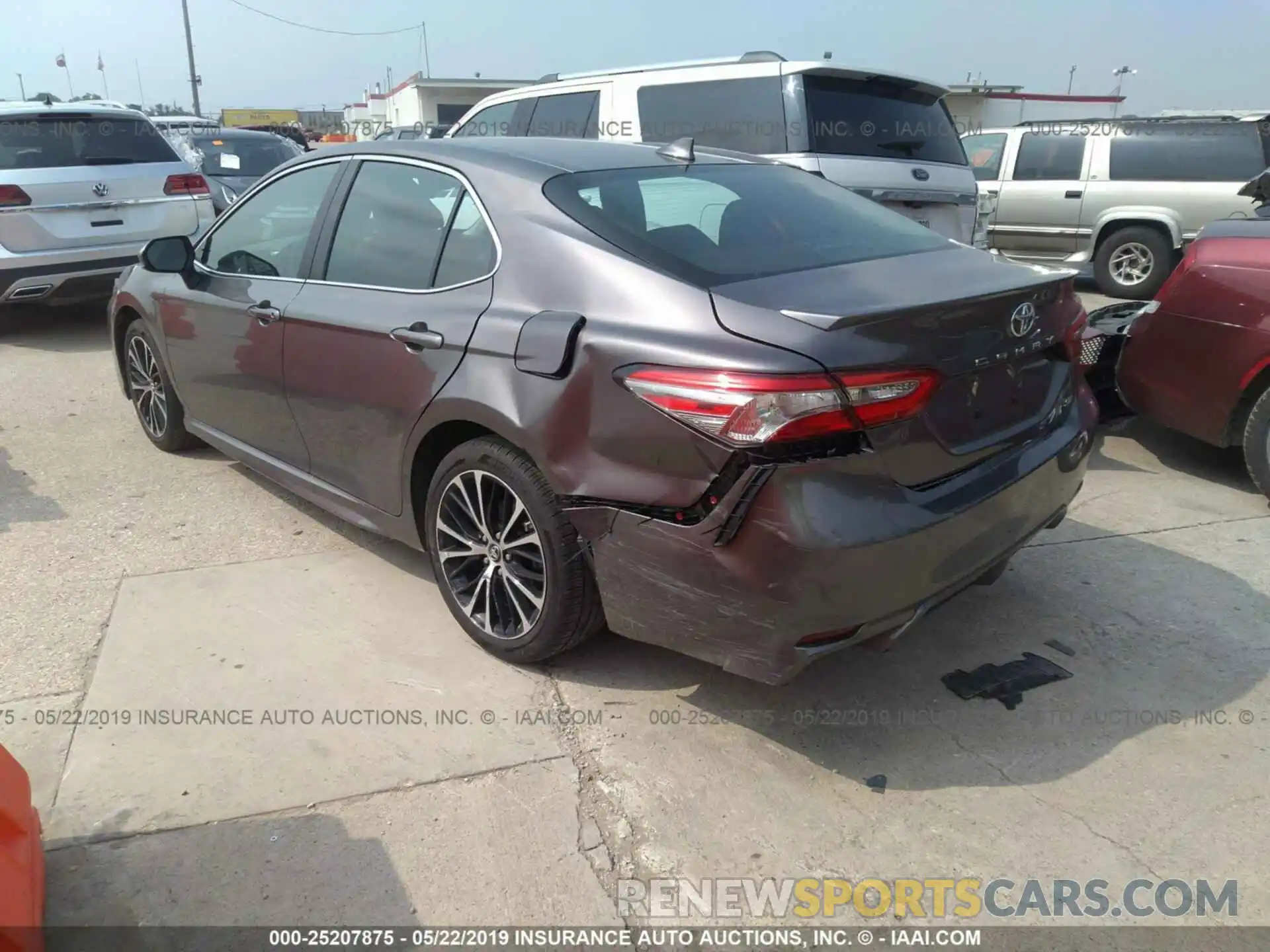 3 Photograph of a damaged car 4T1B11HK1KU690253 TOYOTA CAMRY 2019