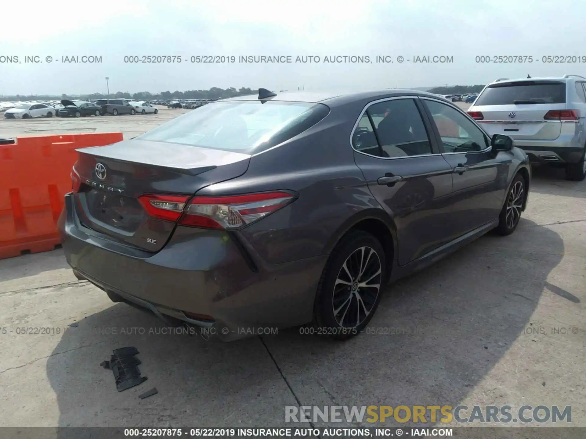 4 Photograph of a damaged car 4T1B11HK1KU690253 TOYOTA CAMRY 2019