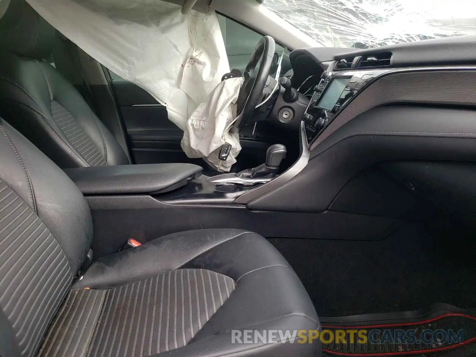 5 Photograph of a damaged car 4T1B11HK1KU690530 TOYOTA CAMRY 2019