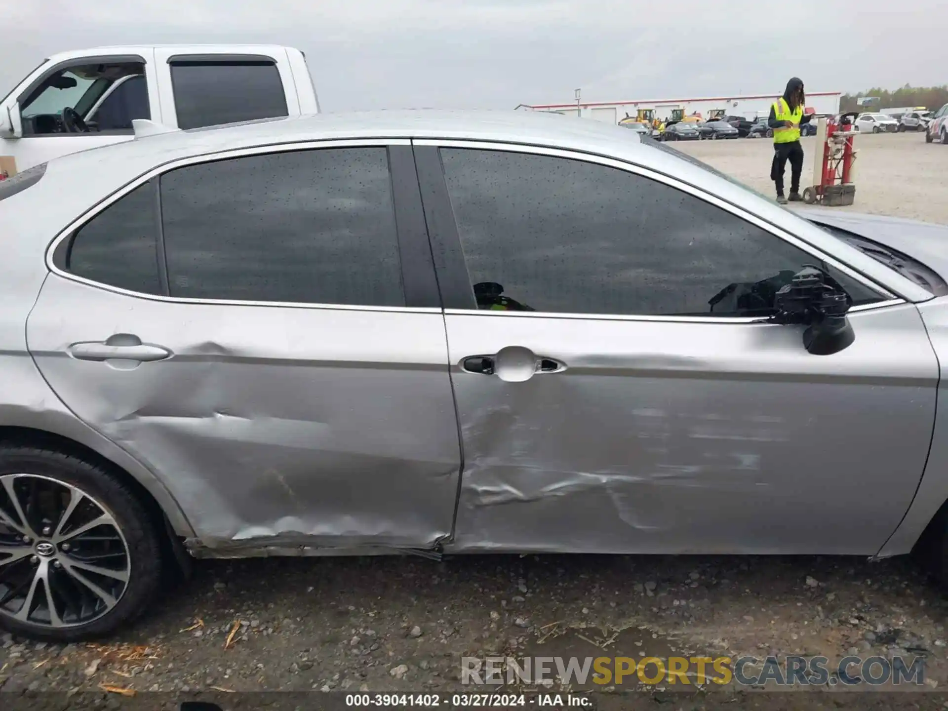 14 Photograph of a damaged car 4T1B11HK1KU691287 TOYOTA CAMRY 2019