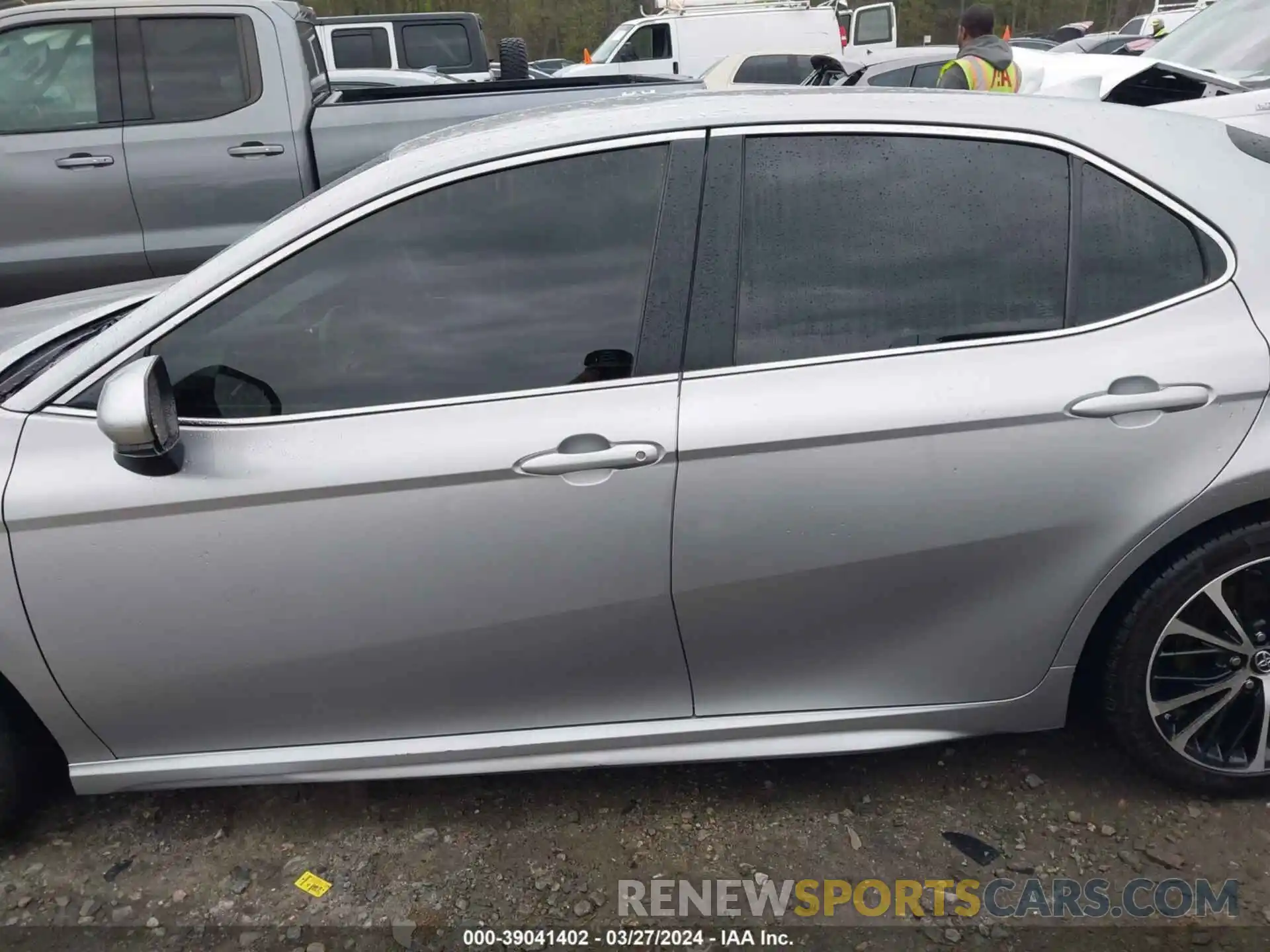 15 Photograph of a damaged car 4T1B11HK1KU691287 TOYOTA CAMRY 2019