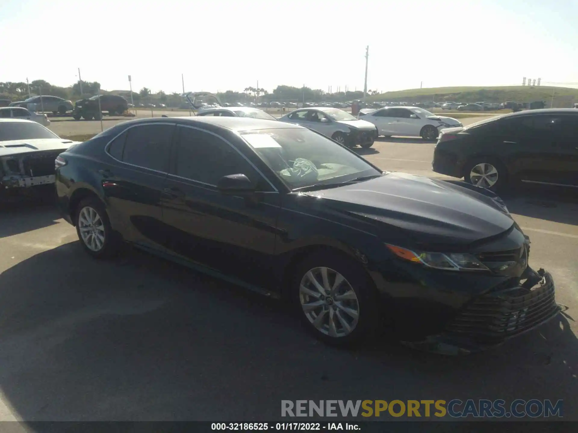 1 Photograph of a damaged car 4T1B11HK1KU692584 TOYOTA CAMRY 2019