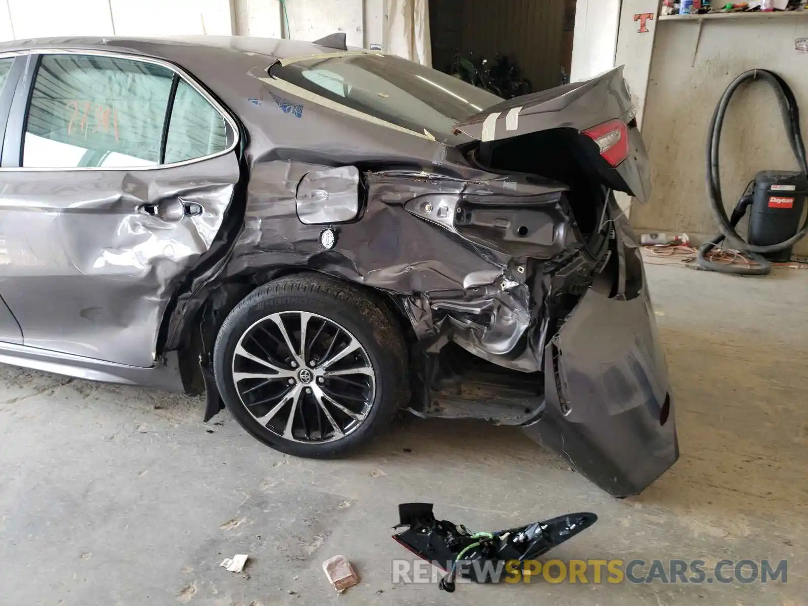 9 Photograph of a damaged car 4T1B11HK1KU693315 TOYOTA CAMRY 2019