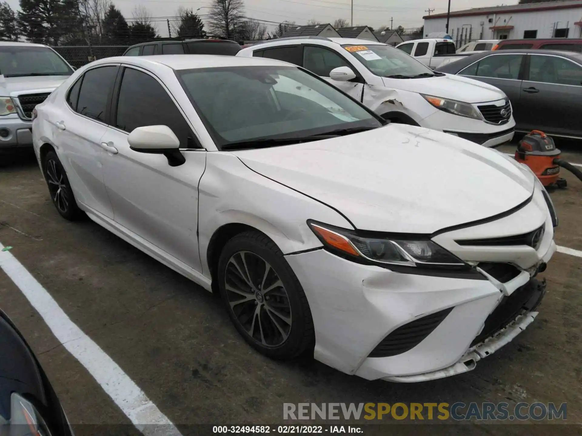 1 Photograph of a damaged car 4T1B11HK1KU695307 TOYOTA CAMRY 2019