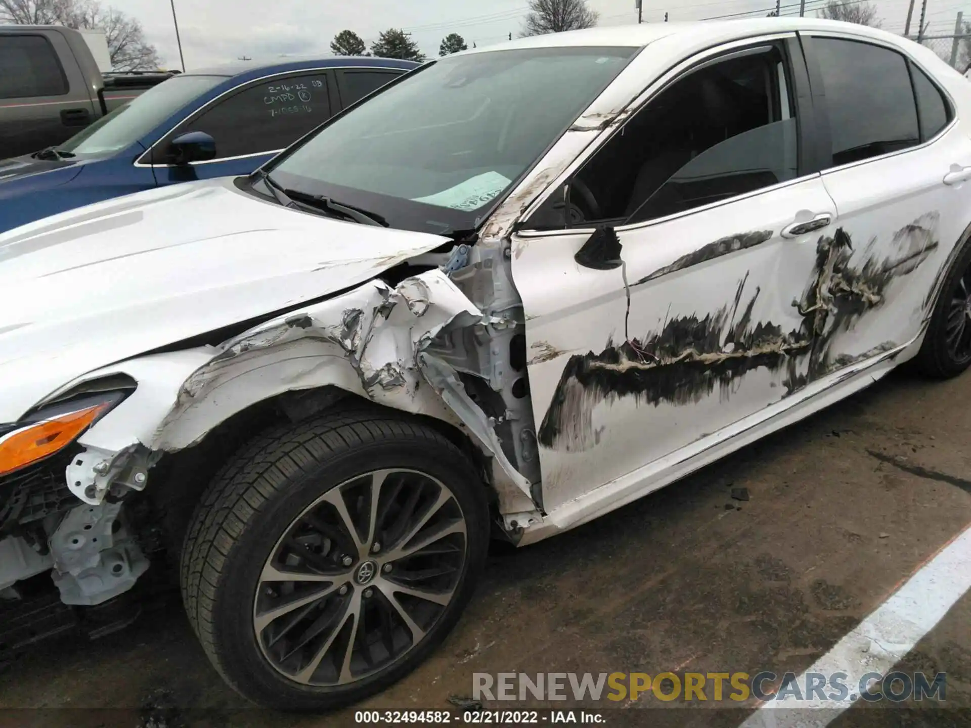 6 Photograph of a damaged car 4T1B11HK1KU695307 TOYOTA CAMRY 2019