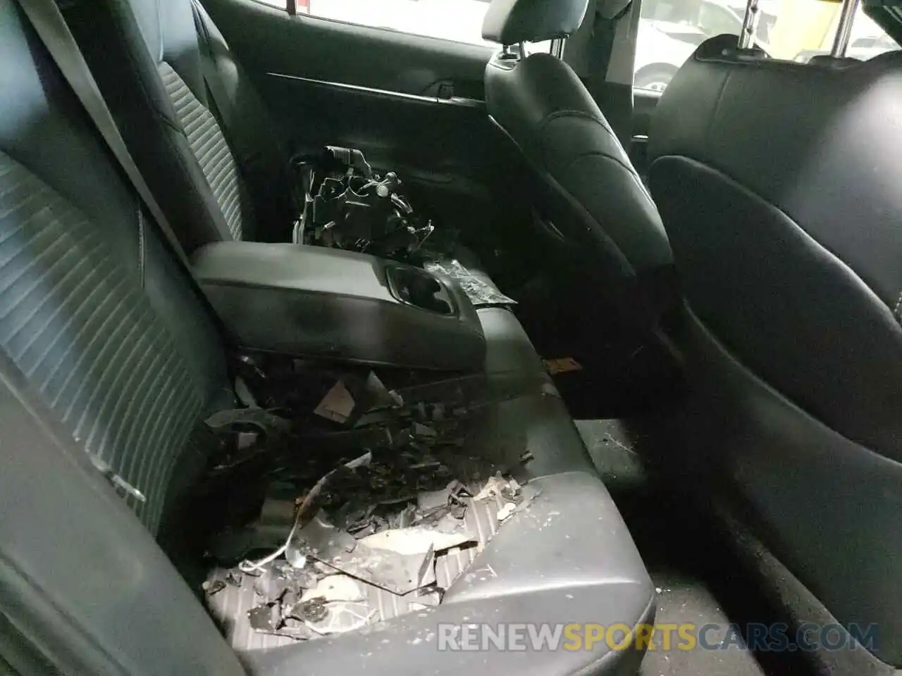 6 Photograph of a damaged car 4T1B11HK1KU698403 TOYOTA CAMRY 2019