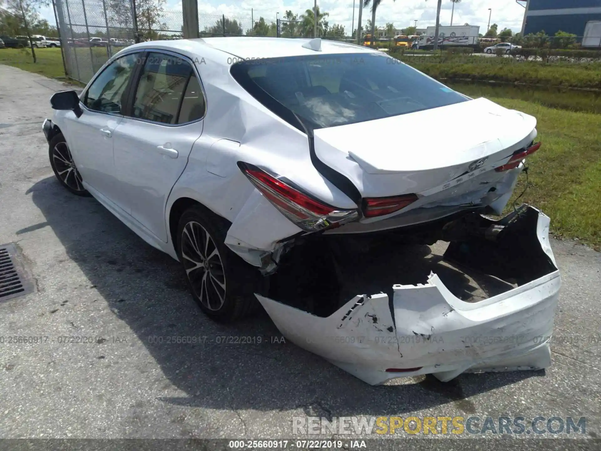 3 Photograph of a damaged car 4T1B11HK1KU698868 TOYOTA CAMRY 2019