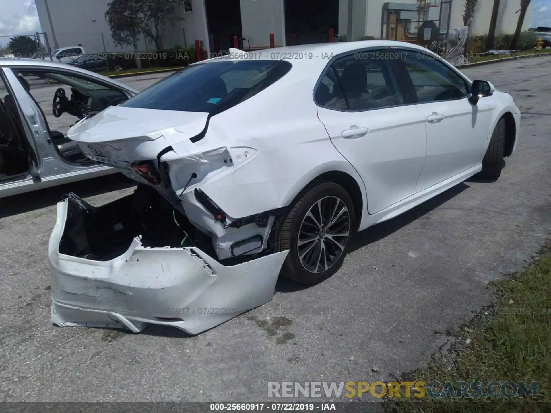 4 Photograph of a damaged car 4T1B11HK1KU698868 TOYOTA CAMRY 2019