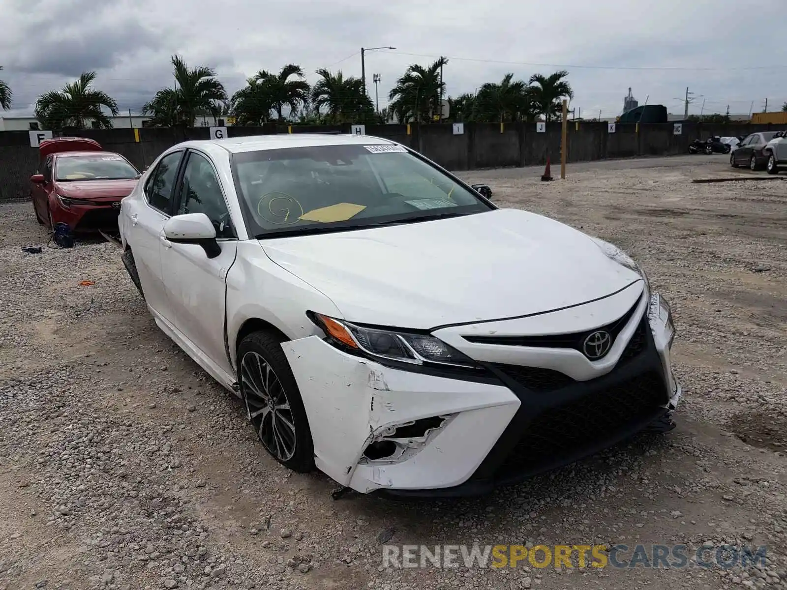 1 Photograph of a damaged car 4T1B11HK1KU699289 TOYOTA CAMRY 2019