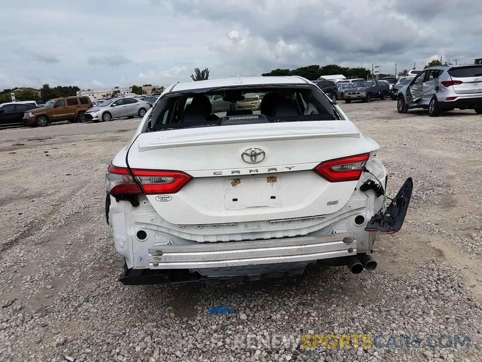 9 Photograph of a damaged car 4T1B11HK1KU699289 TOYOTA CAMRY 2019