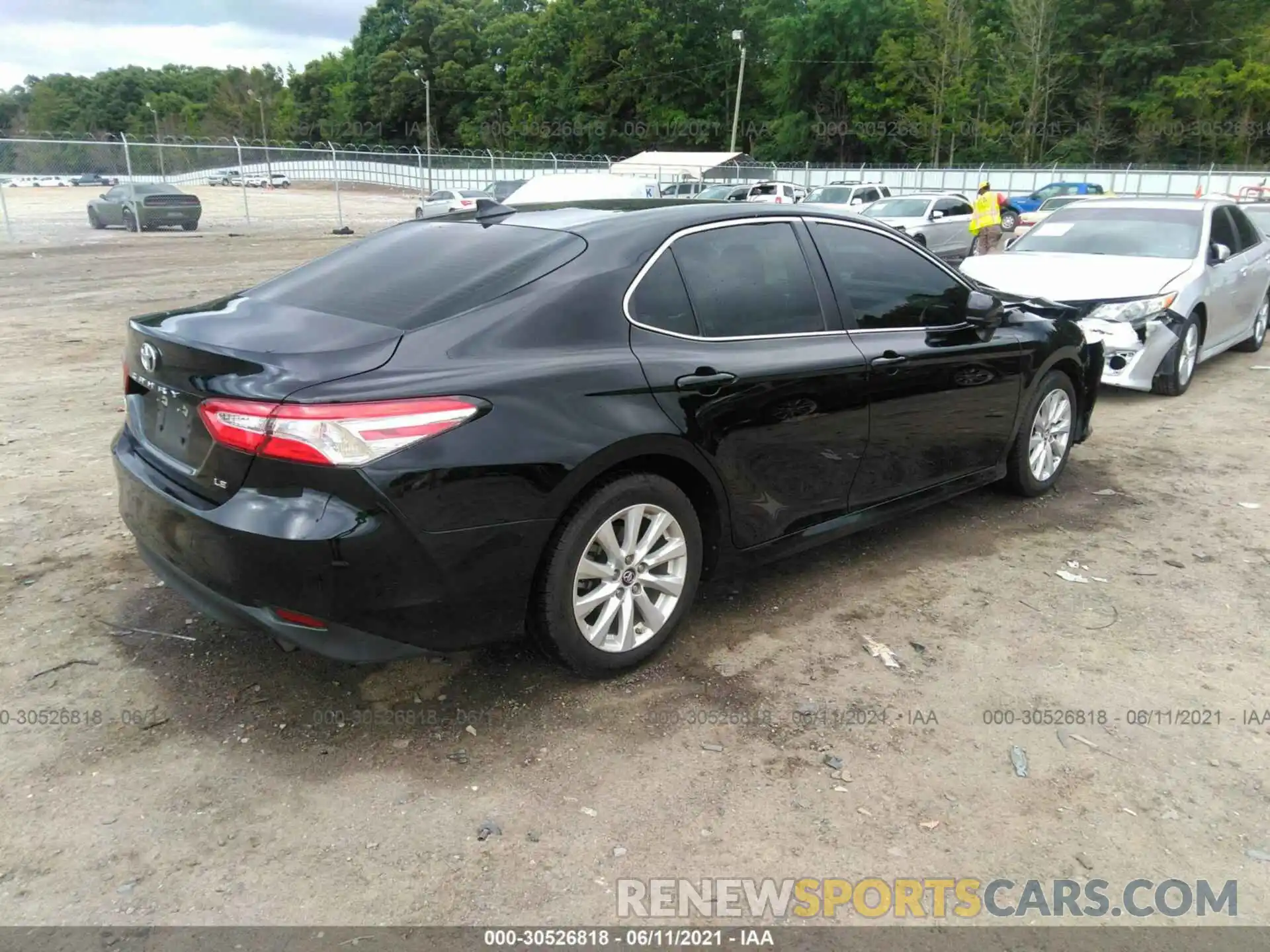 4 Фотография поврежденного автомобиля 4T1B11HK1KU700800 TOYOTA CAMRY 2019