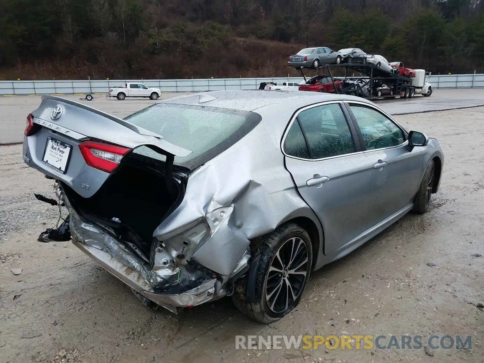 4 Photograph of a damaged car 4T1B11HK1KU701607 TOYOTA CAMRY 2019