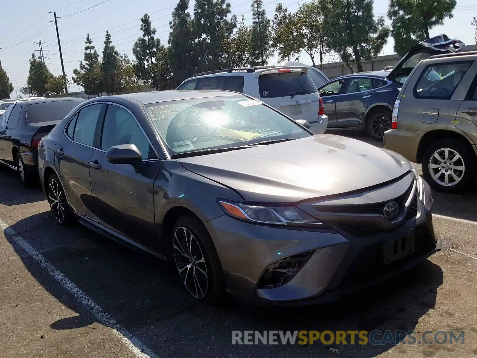 1 Photograph of a damaged car 4T1B11HK1KU704040 TOYOTA CAMRY 2019