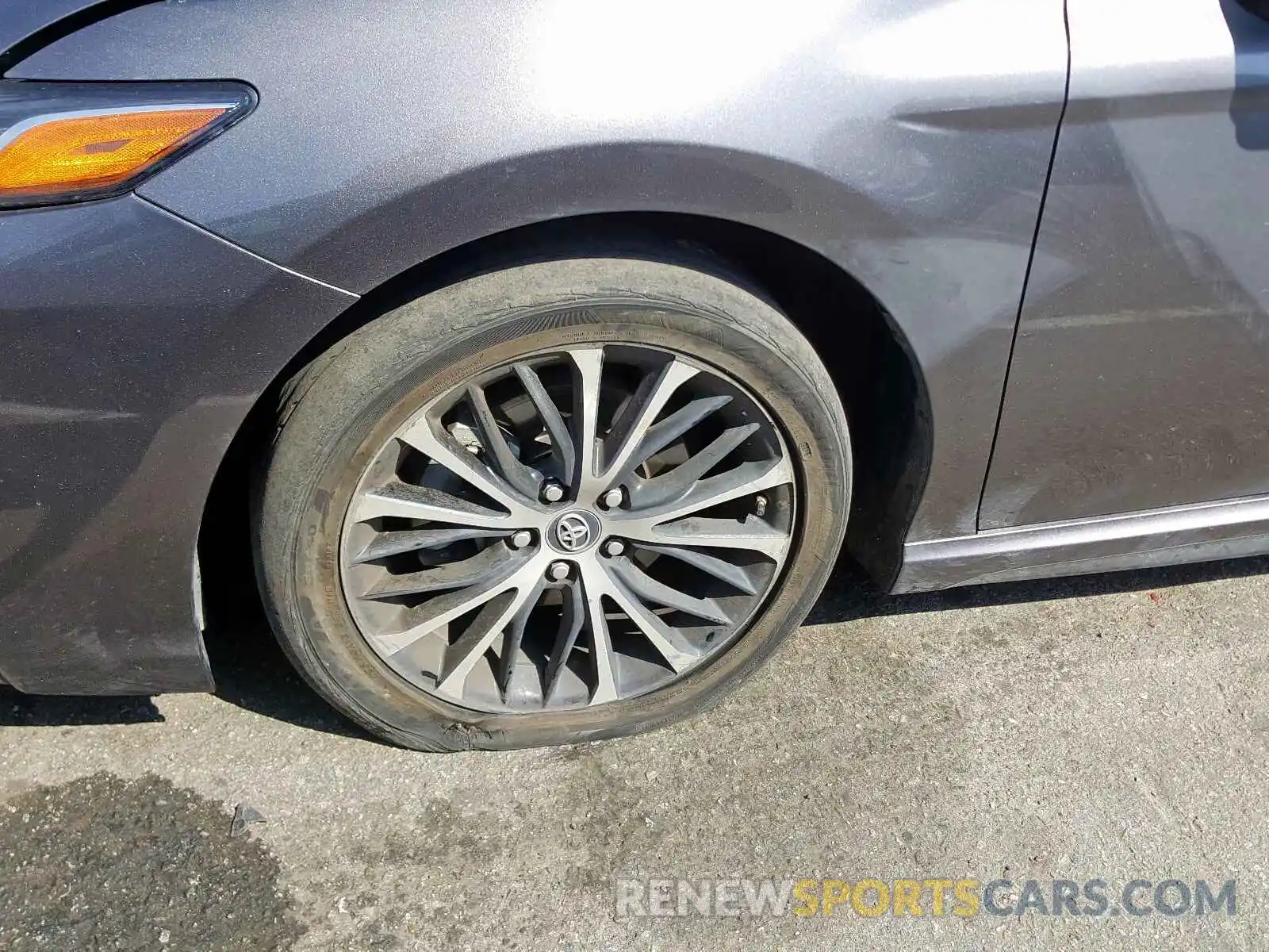 9 Photograph of a damaged car 4T1B11HK1KU704040 TOYOTA CAMRY 2019