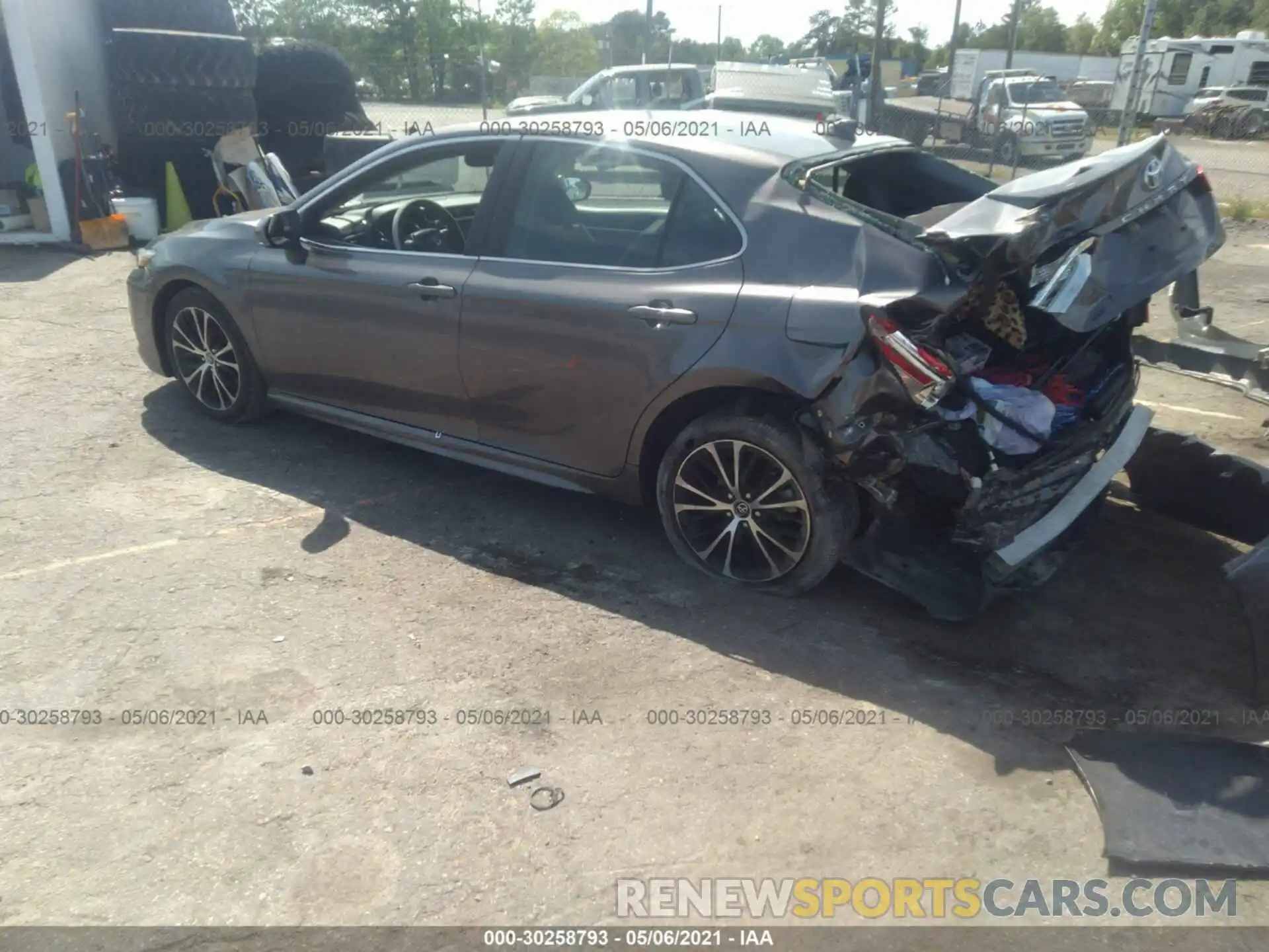 3 Photograph of a damaged car 4T1B11HK1KU704183 TOYOTA CAMRY 2019