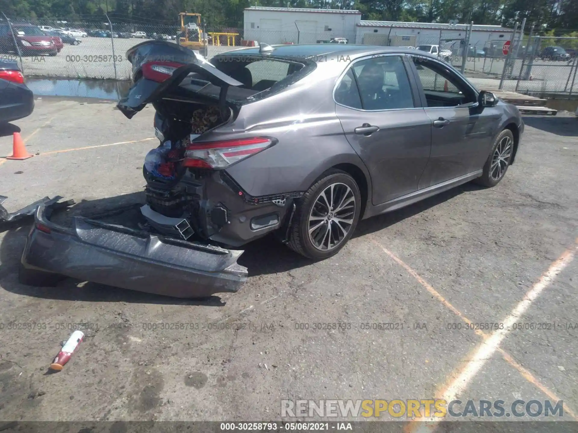 4 Photograph of a damaged car 4T1B11HK1KU704183 TOYOTA CAMRY 2019