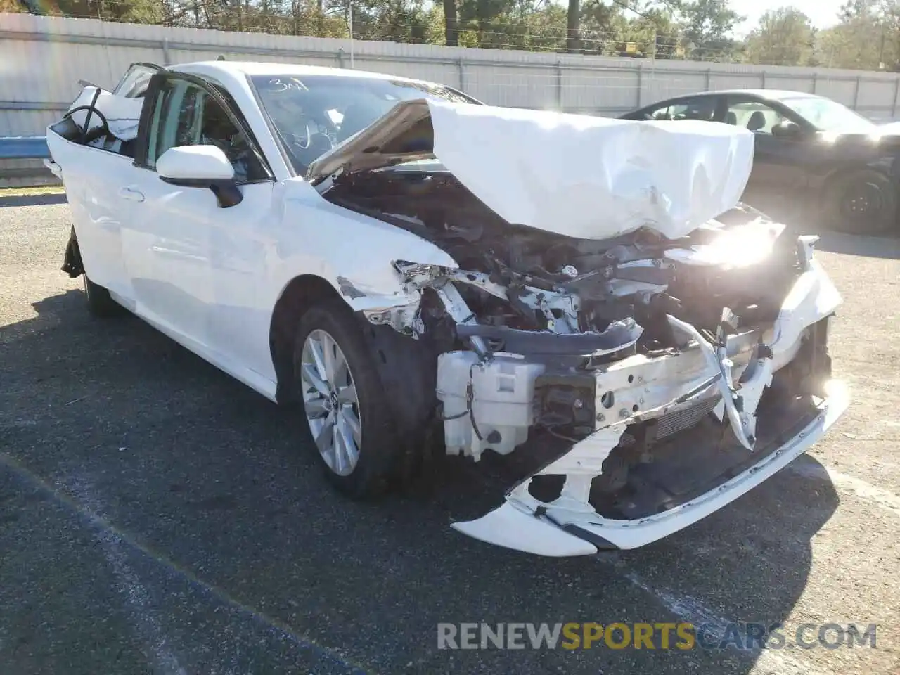 1 Photograph of a damaged car 4T1B11HK1KU708363 TOYOTA CAMRY 2019