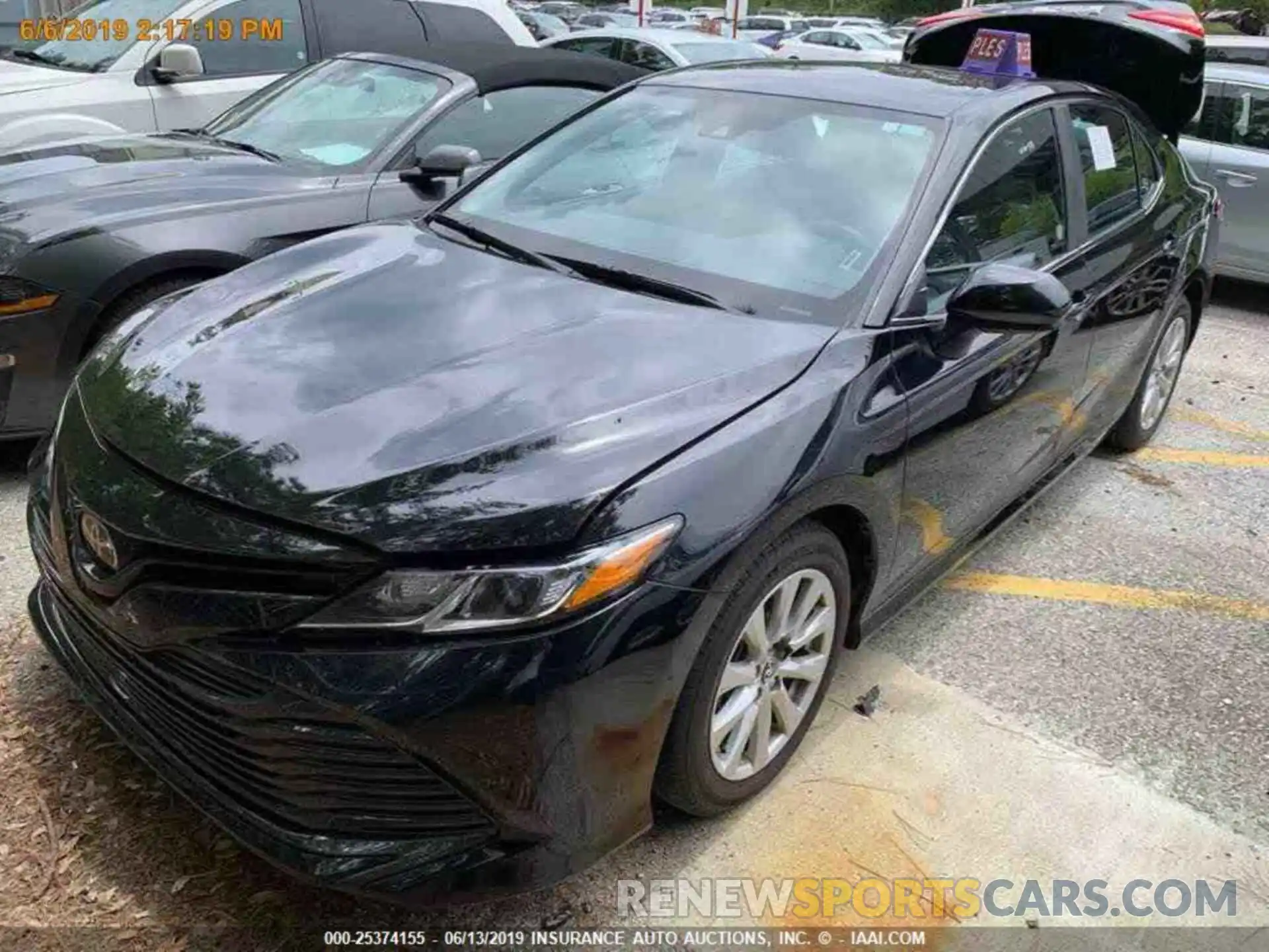 15 Photograph of a damaged car 4T1B11HK1KU708945 TOYOTA CAMRY 2019