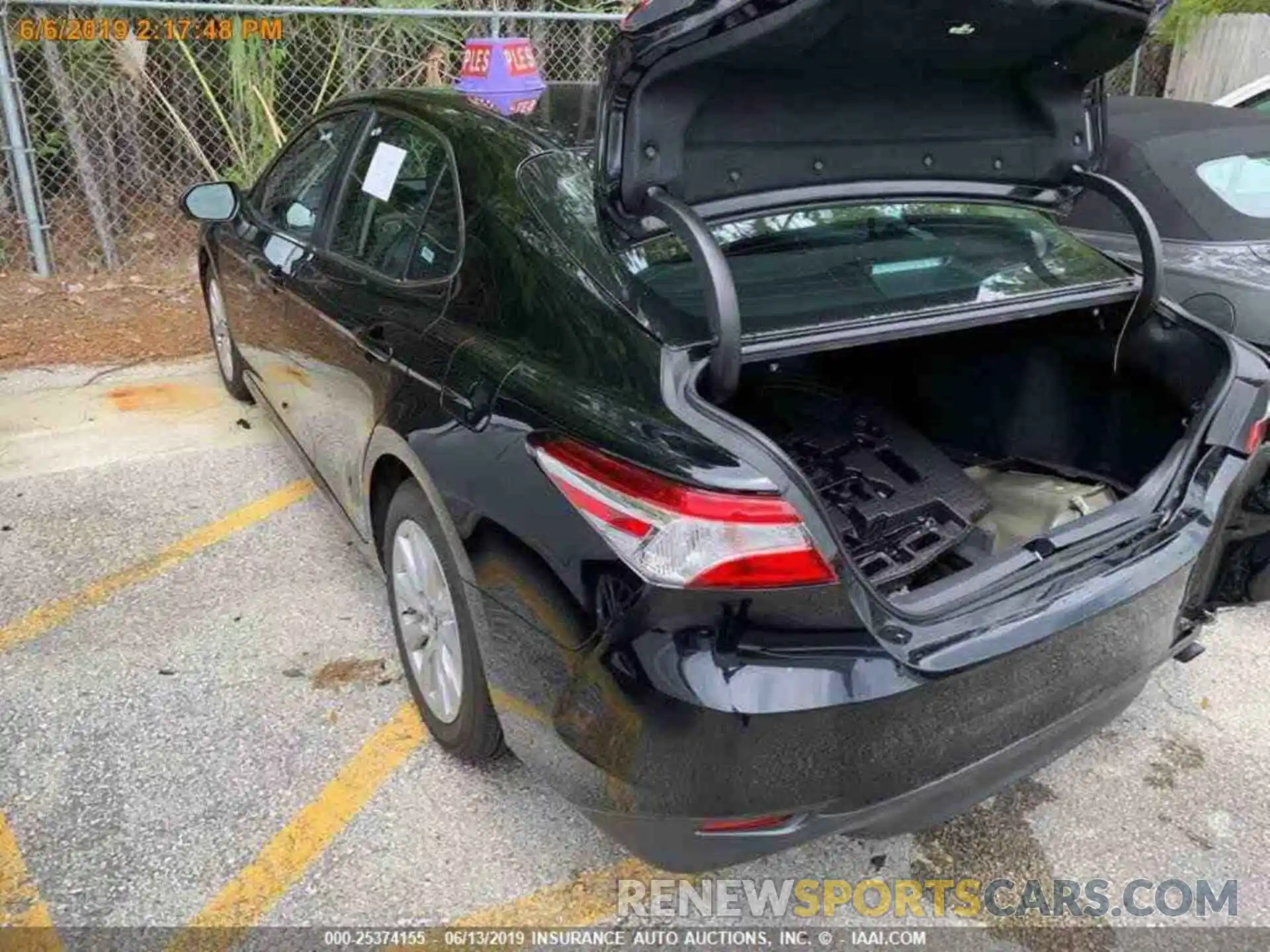 16 Photograph of a damaged car 4T1B11HK1KU708945 TOYOTA CAMRY 2019