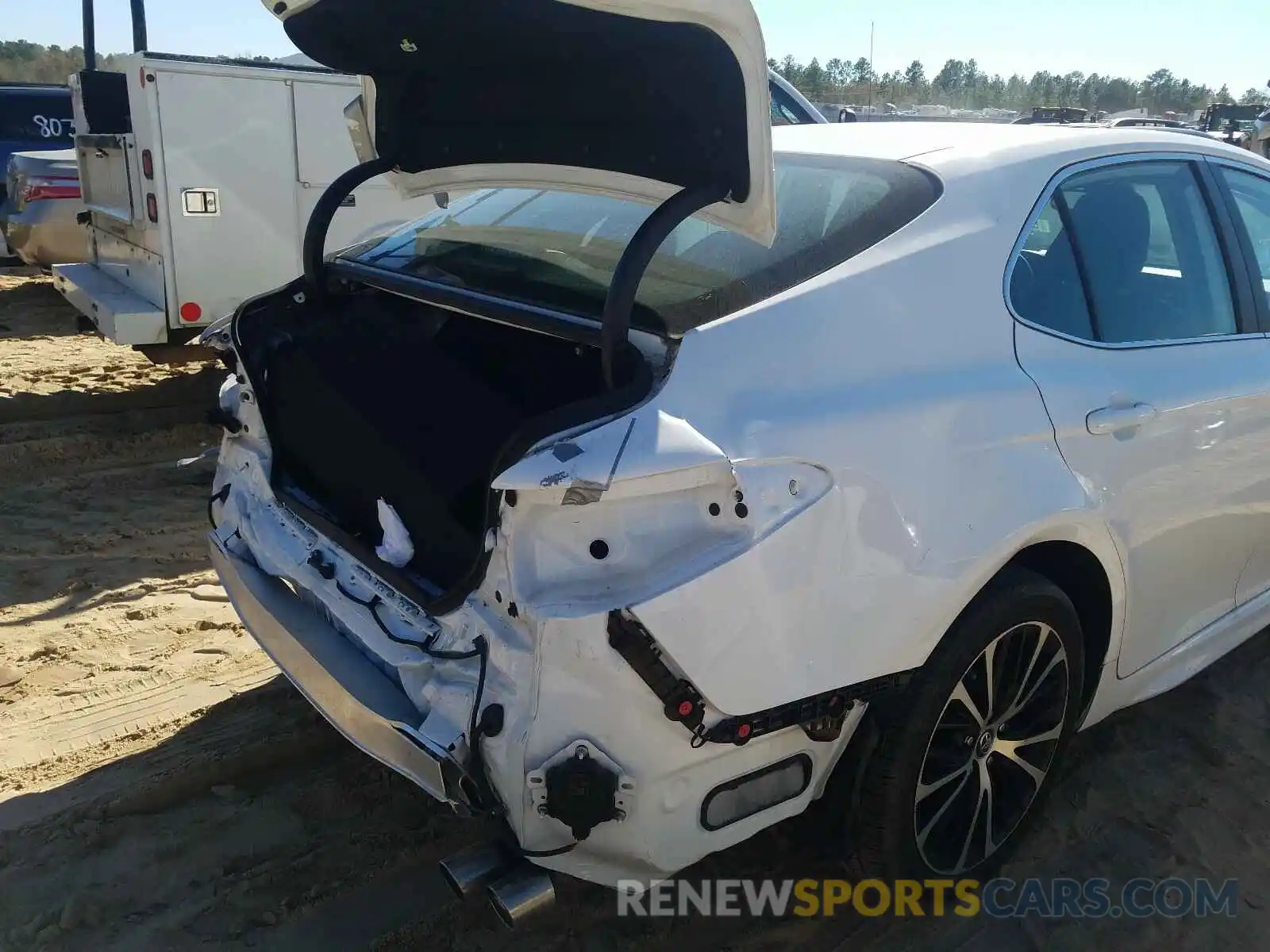 9 Photograph of a damaged car 4T1B11HK1KU711148 TOYOTA CAMRY 2019