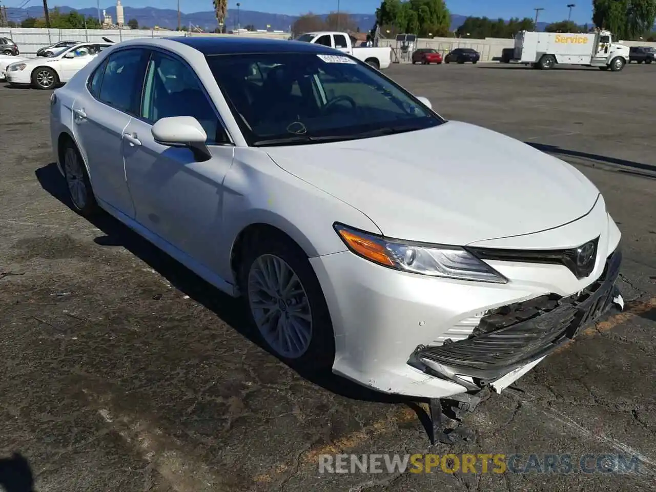 1 Photograph of a damaged car 4T1B11HK1KU713322 TOYOTA CAMRY 2019