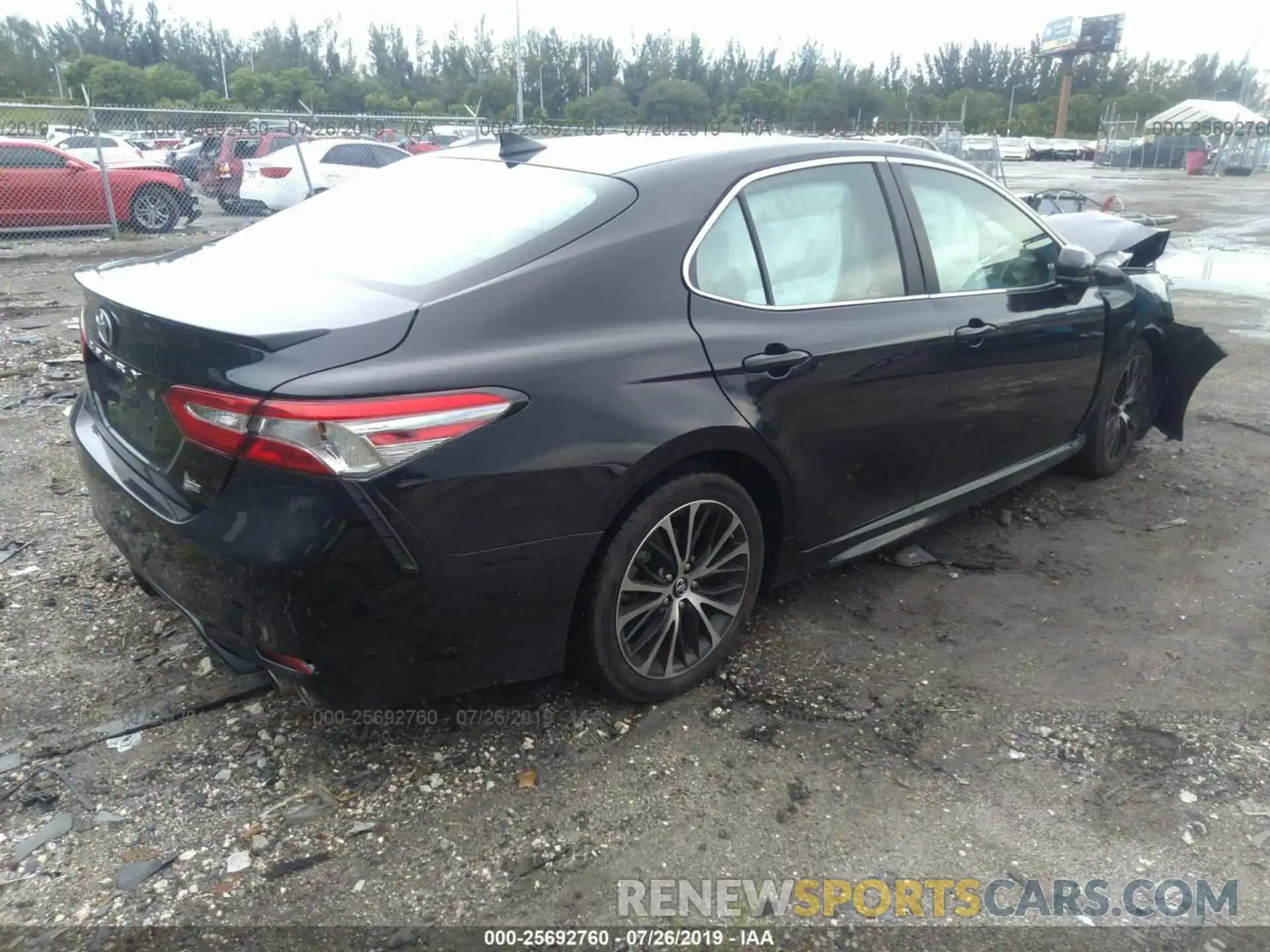 4 Фотография поврежденного автомобиля 4T1B11HK1KU713675 TOYOTA CAMRY 2019