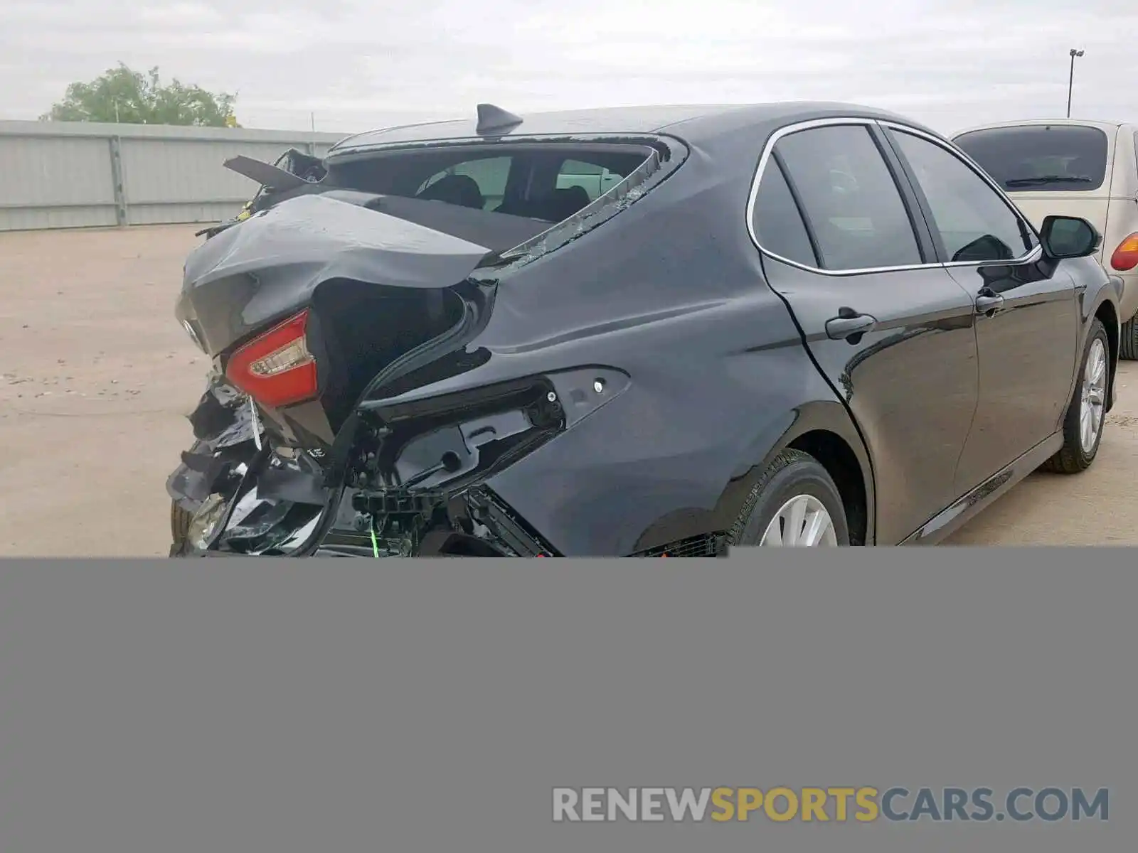 4 Photograph of a damaged car 4T1B11HK1KU717080 TOYOTA CAMRY 2019