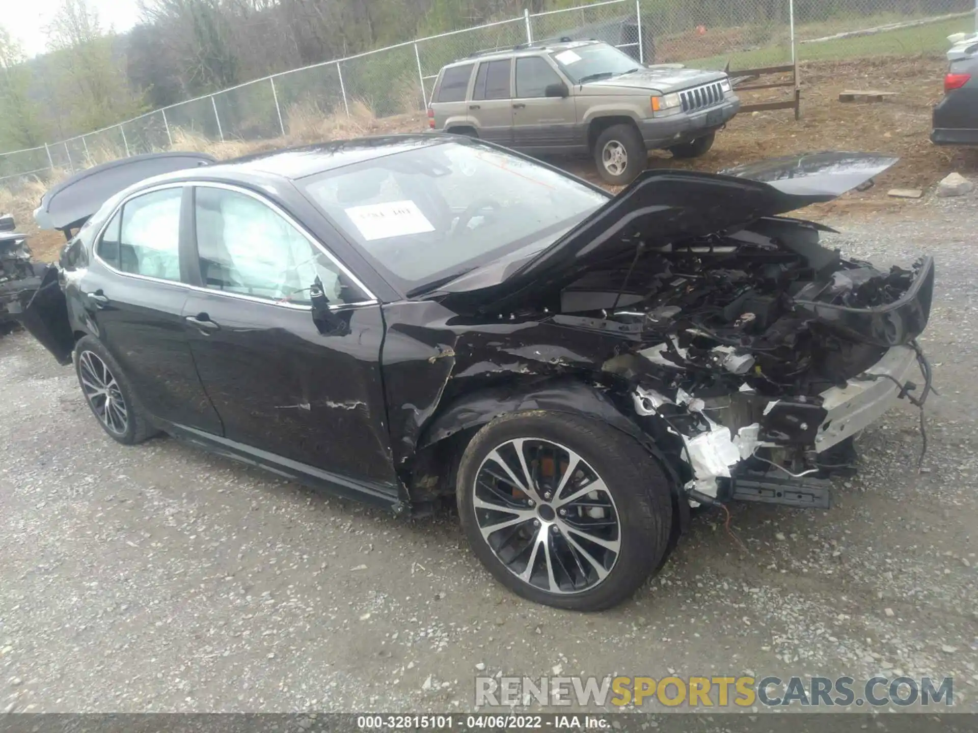 1 Photograph of a damaged car 4T1B11HK1KU719511 TOYOTA CAMRY 2019