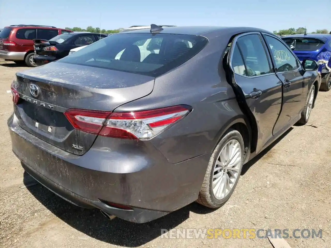 4 Фотография поврежденного автомобиля 4T1B11HK1KU724515 TOYOTA CAMRY 2019