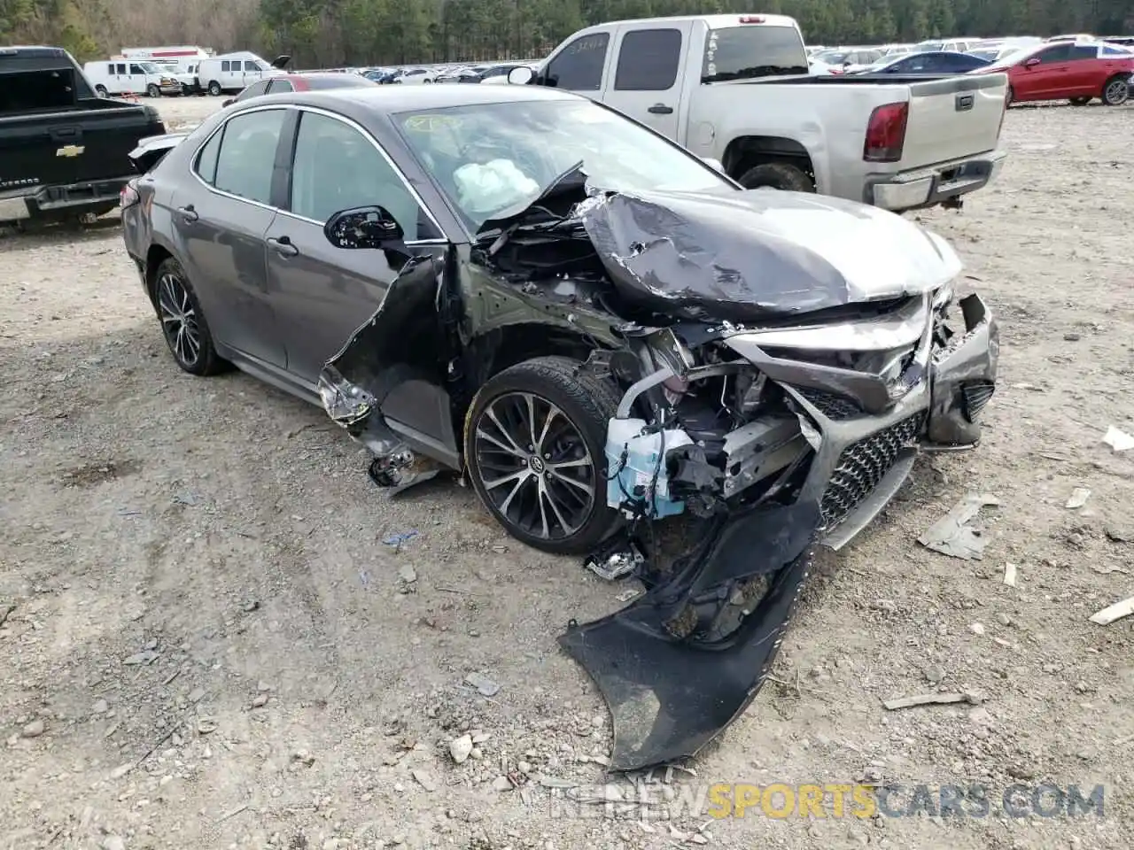 1 Photograph of a damaged car 4T1B11HK1KU725549 TOYOTA CAMRY 2019