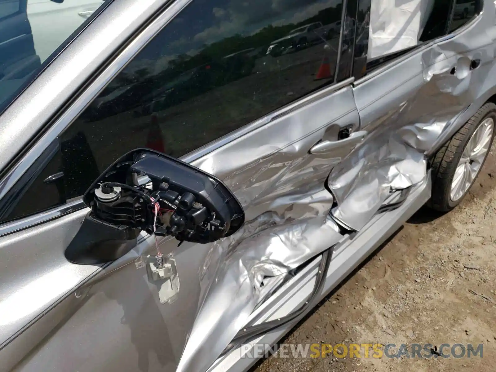 10 Photograph of a damaged car 4T1B11HK1KU733554 TOYOTA CAMRY 2019