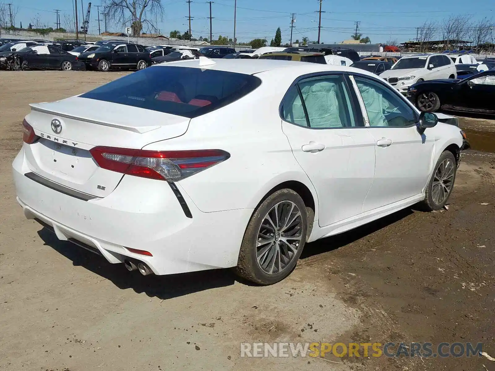 4 Photograph of a damaged car 4T1B11HK1KU734526 TOYOTA CAMRY 2019