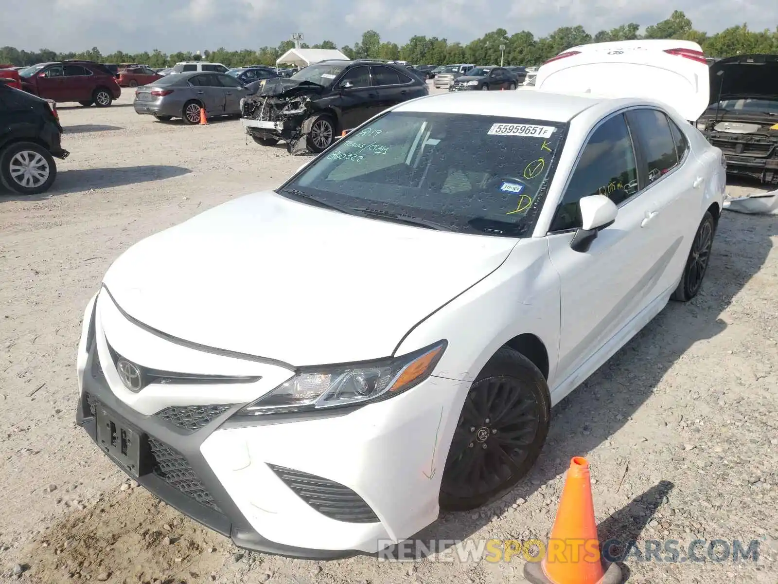 2 Photograph of a damaged car 4T1B11HK1KU738012 TOYOTA CAMRY 2019