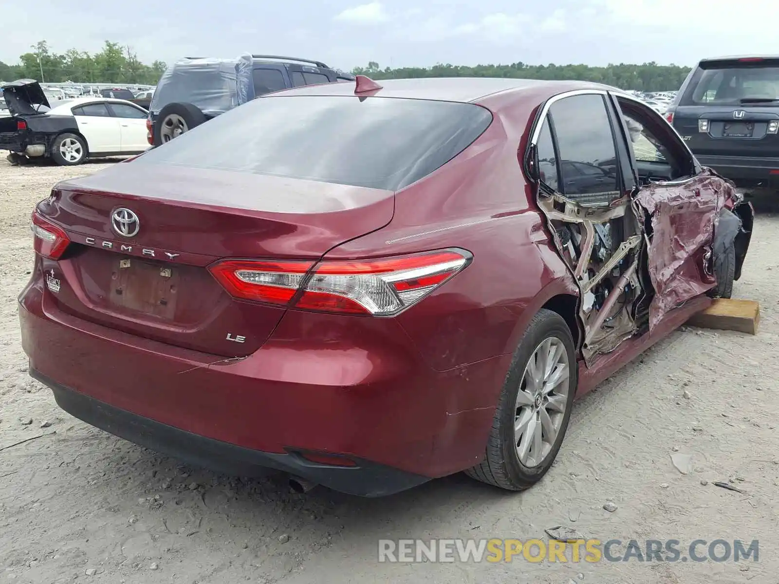 4 Photograph of a damaged car 4T1B11HK1KU739225 TOYOTA CAMRY 2019