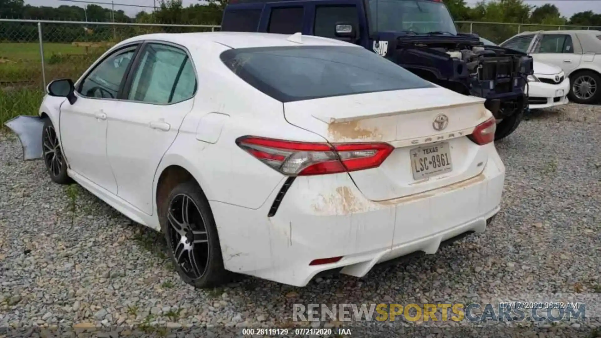 4 Photograph of a damaged car 4T1B11HK1KU739547 TOYOTA CAMRY 2019