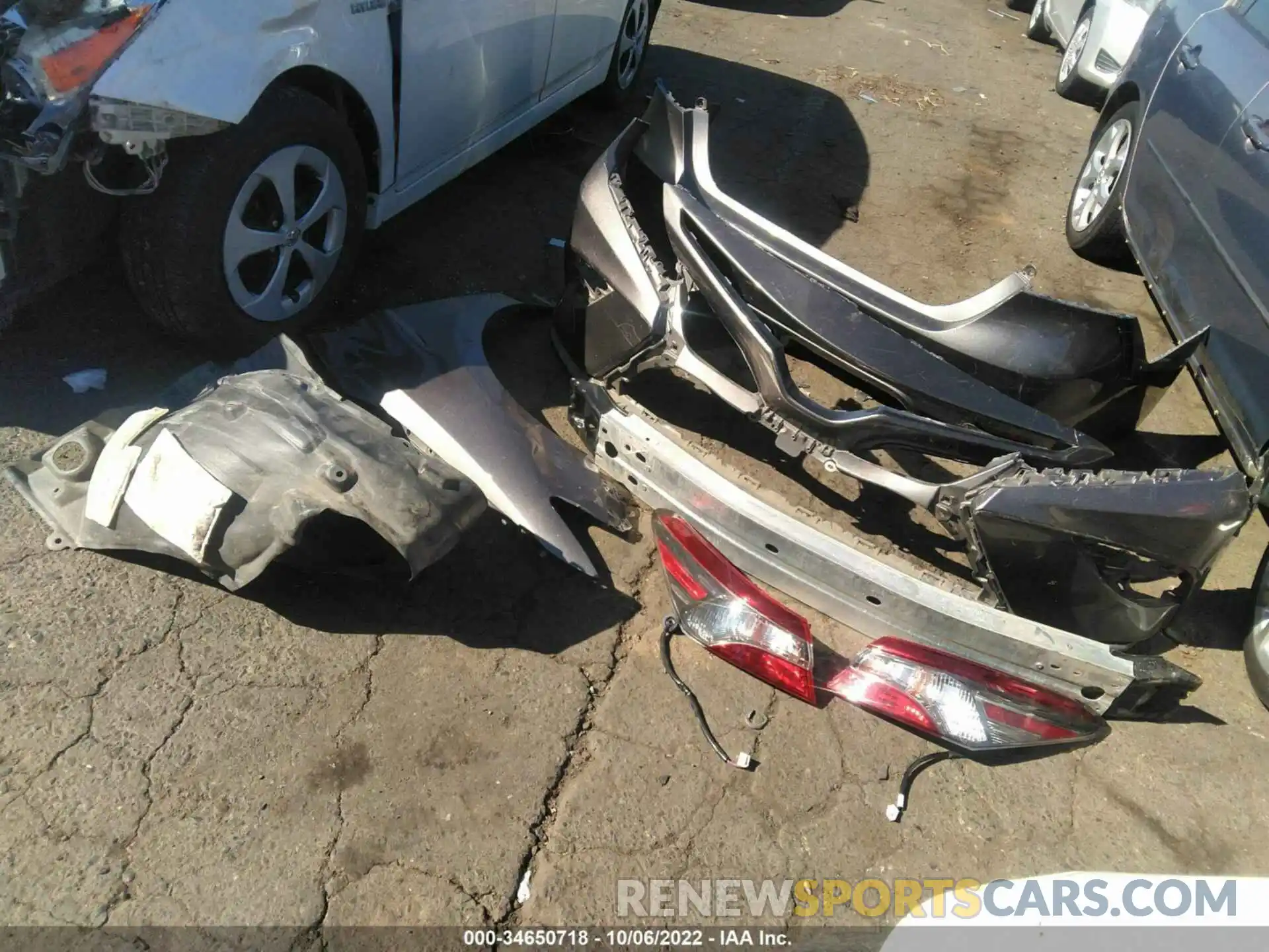 12 Photograph of a damaged car 4T1B11HK1KU740262 TOYOTA CAMRY 2019