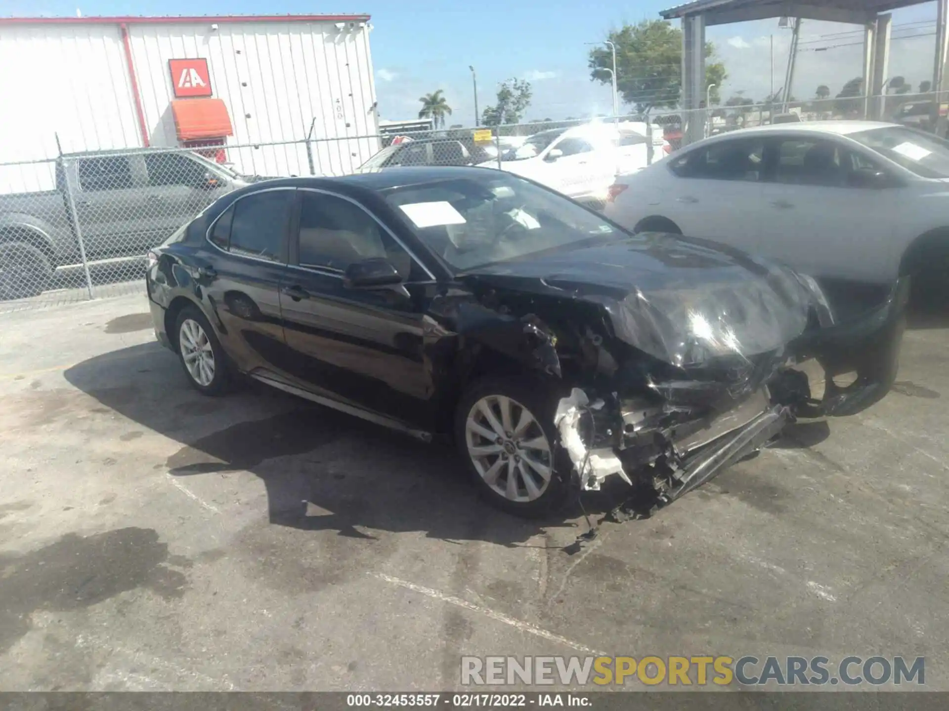 1 Photograph of a damaged car 4T1B11HK1KU740424 TOYOTA CAMRY 2019