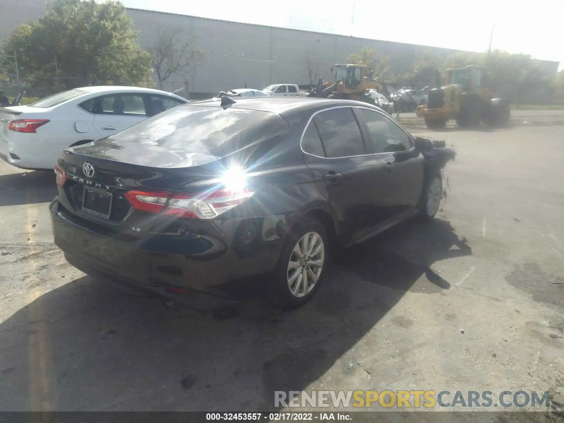 4 Photograph of a damaged car 4T1B11HK1KU740424 TOYOTA CAMRY 2019