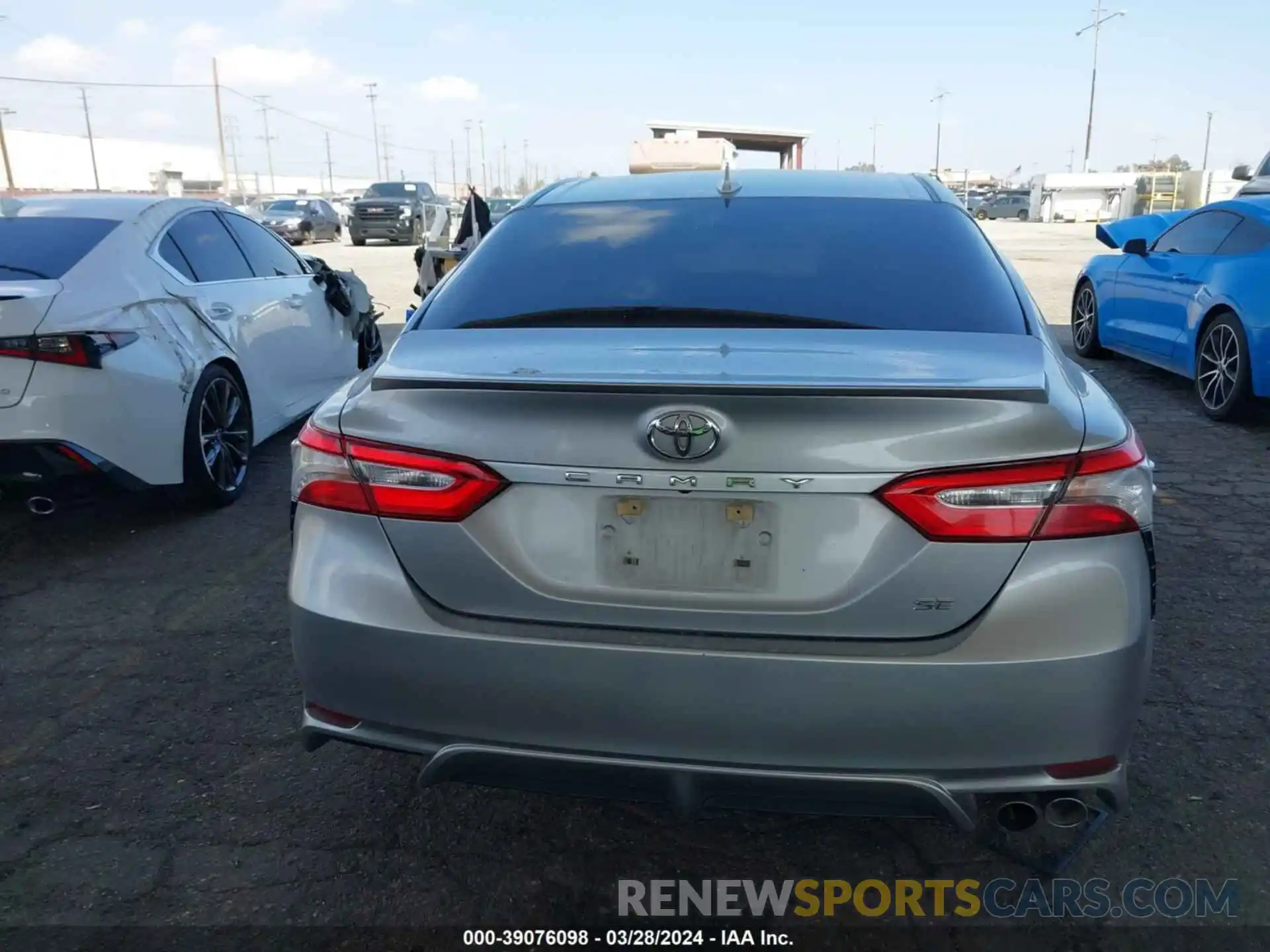 16 Photograph of a damaged car 4T1B11HK1KU743288 TOYOTA CAMRY 2019