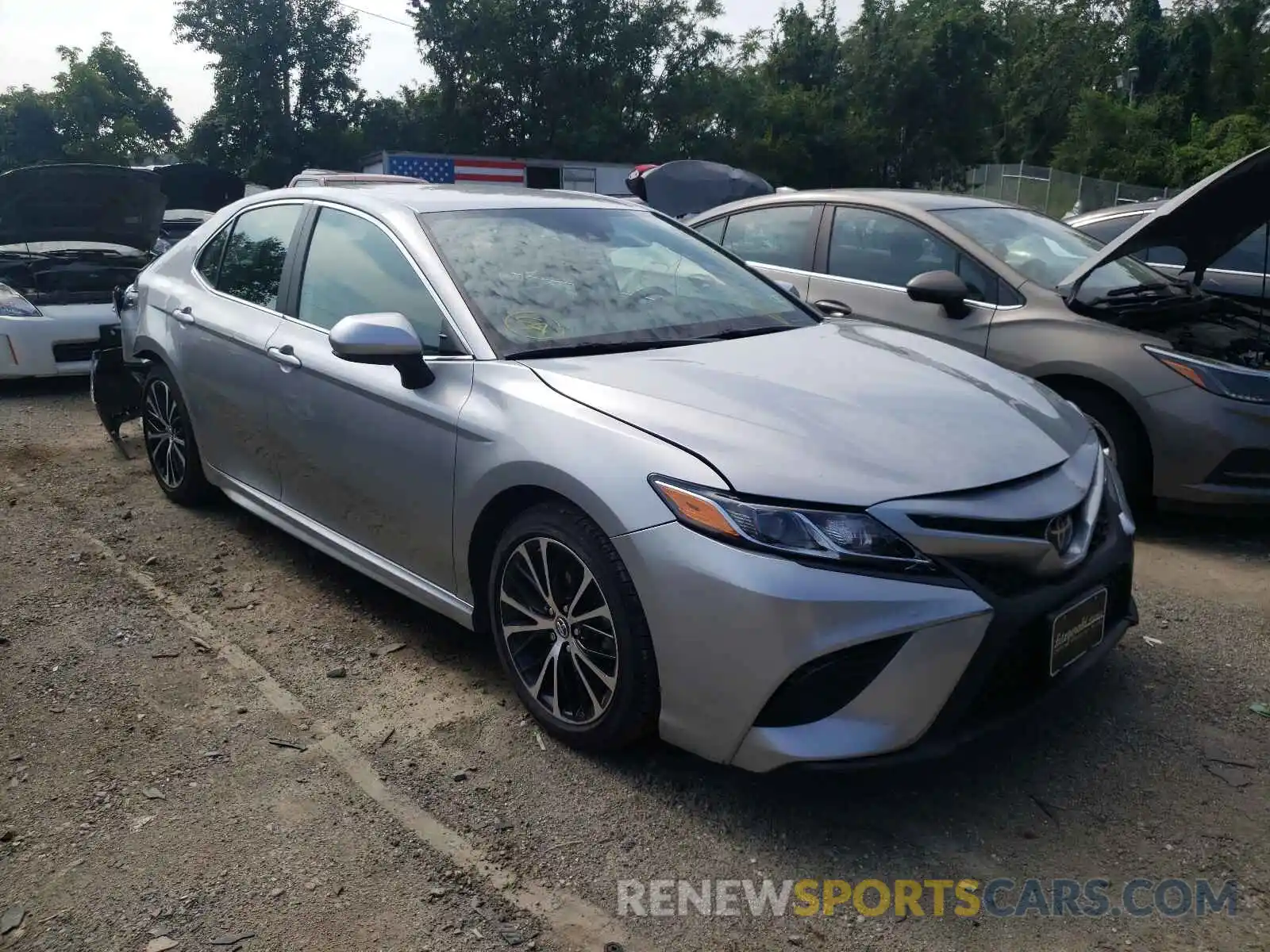 1 Photograph of a damaged car 4T1B11HK1KU743372 TOYOTA CAMRY 2019