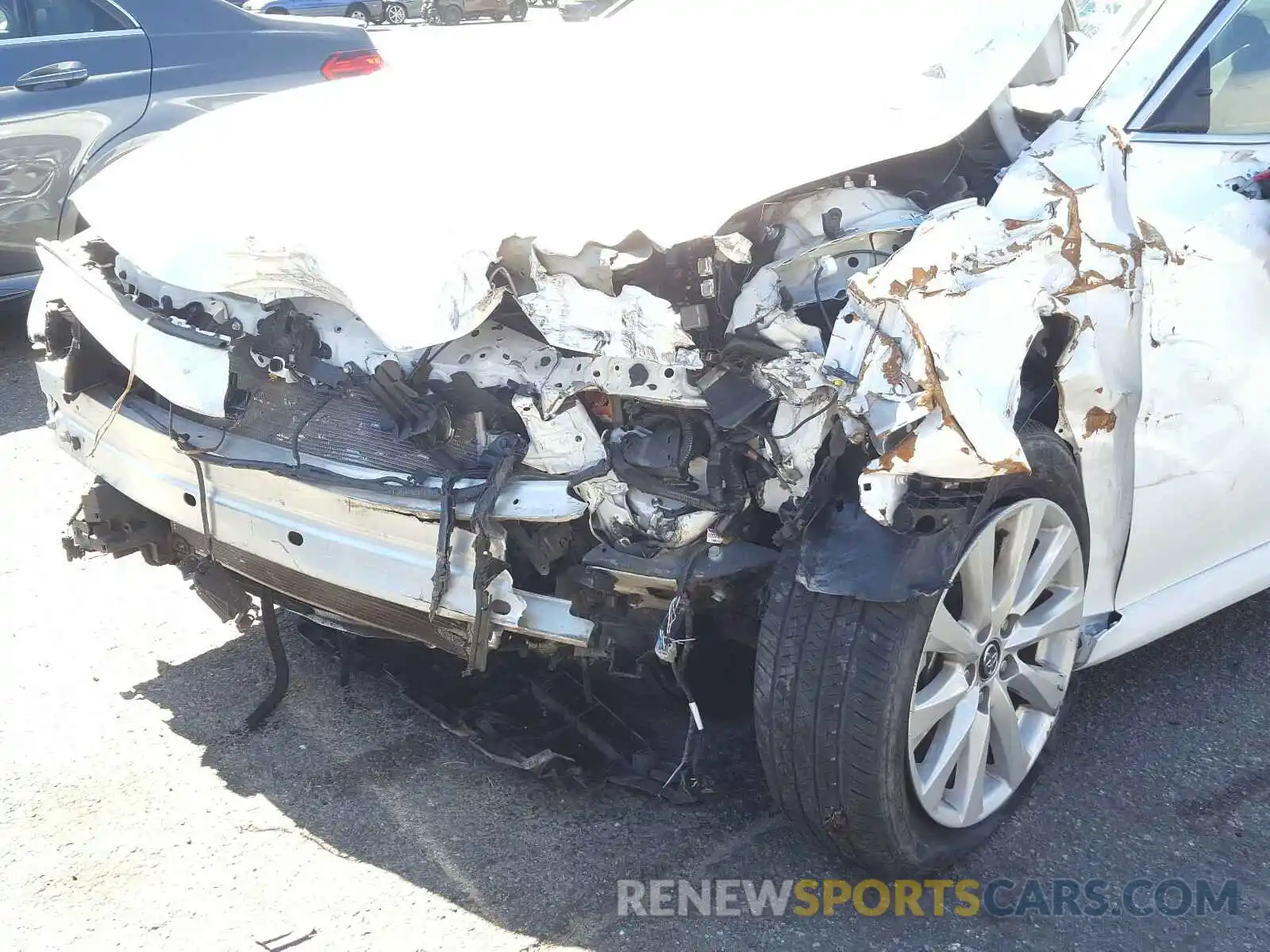 9 Photograph of a damaged car 4T1B11HK1KU744327 TOYOTA CAMRY 2019