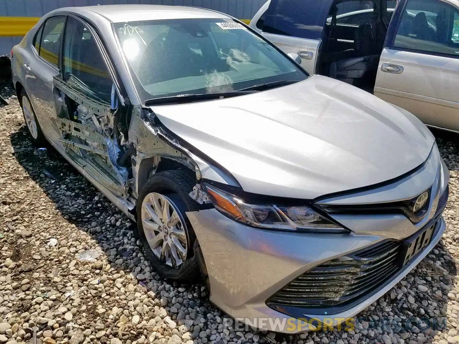 1 Photograph of a damaged car 4T1B11HK1KU744733 TOYOTA CAMRY 2019