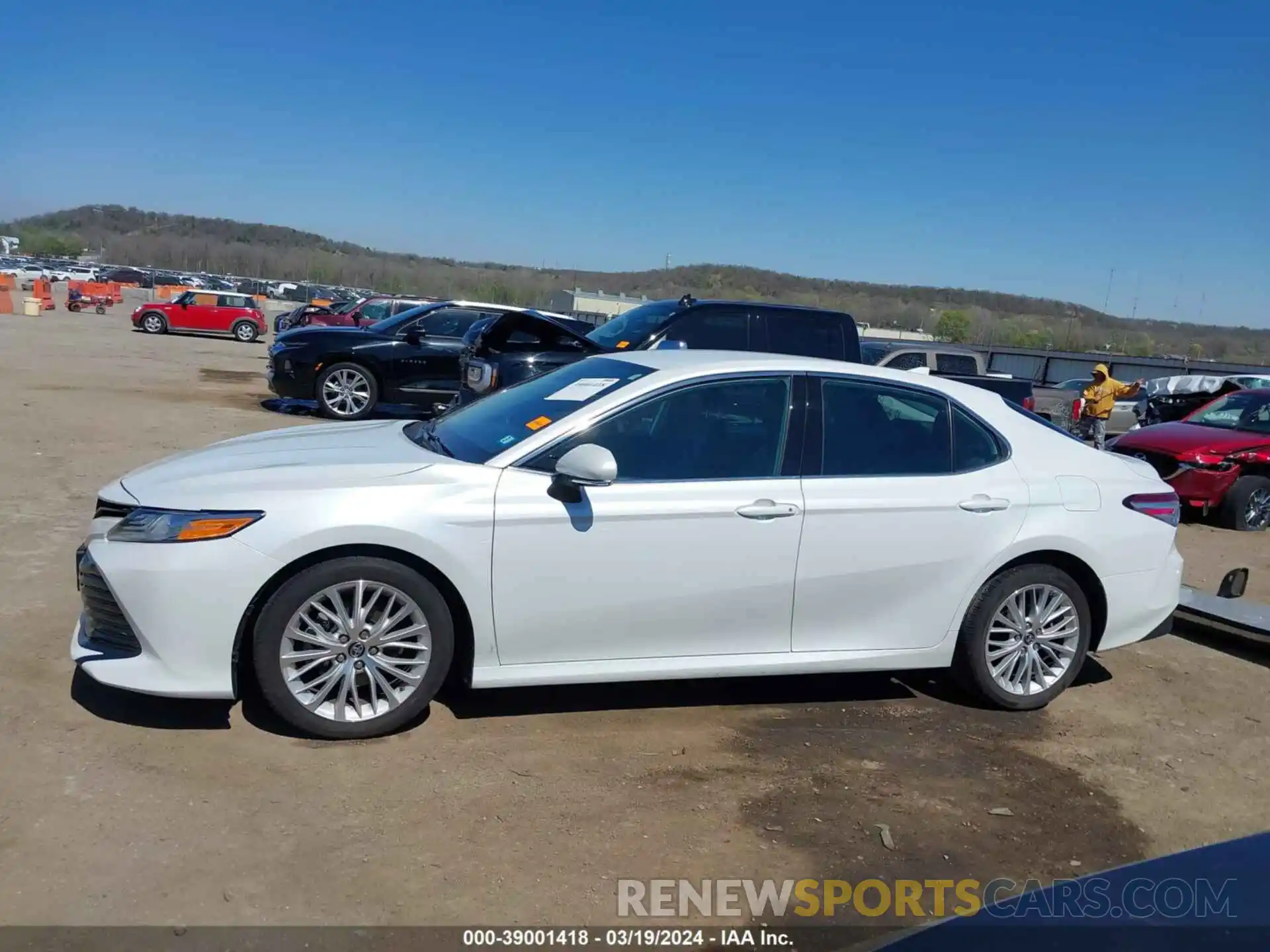 14 Photograph of a damaged car 4T1B11HK1KU745946 TOYOTA CAMRY 2019