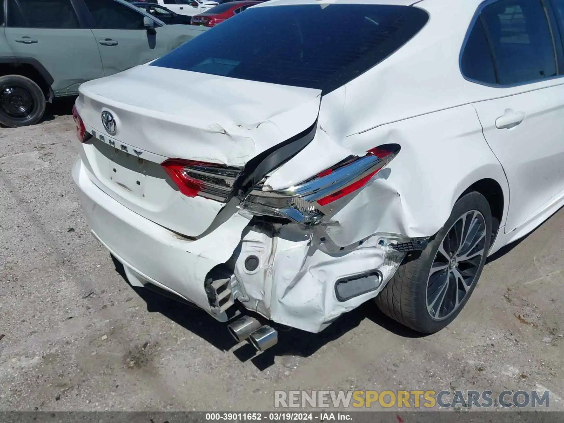 6 Photograph of a damaged car 4T1B11HK1KU746868 TOYOTA CAMRY 2019