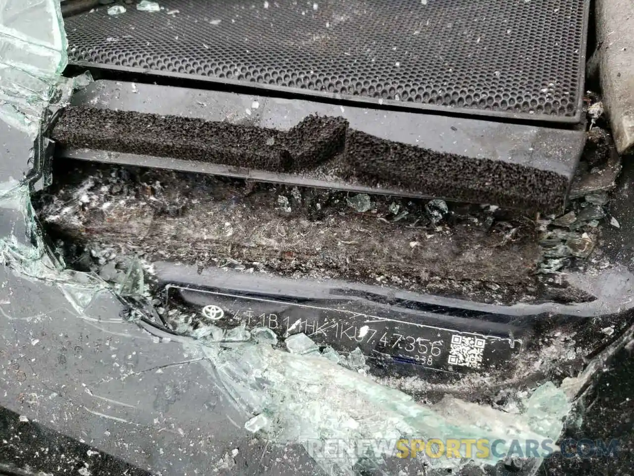 10 Photograph of a damaged car 4T1B11HK1KU747356 TOYOTA CAMRY 2019