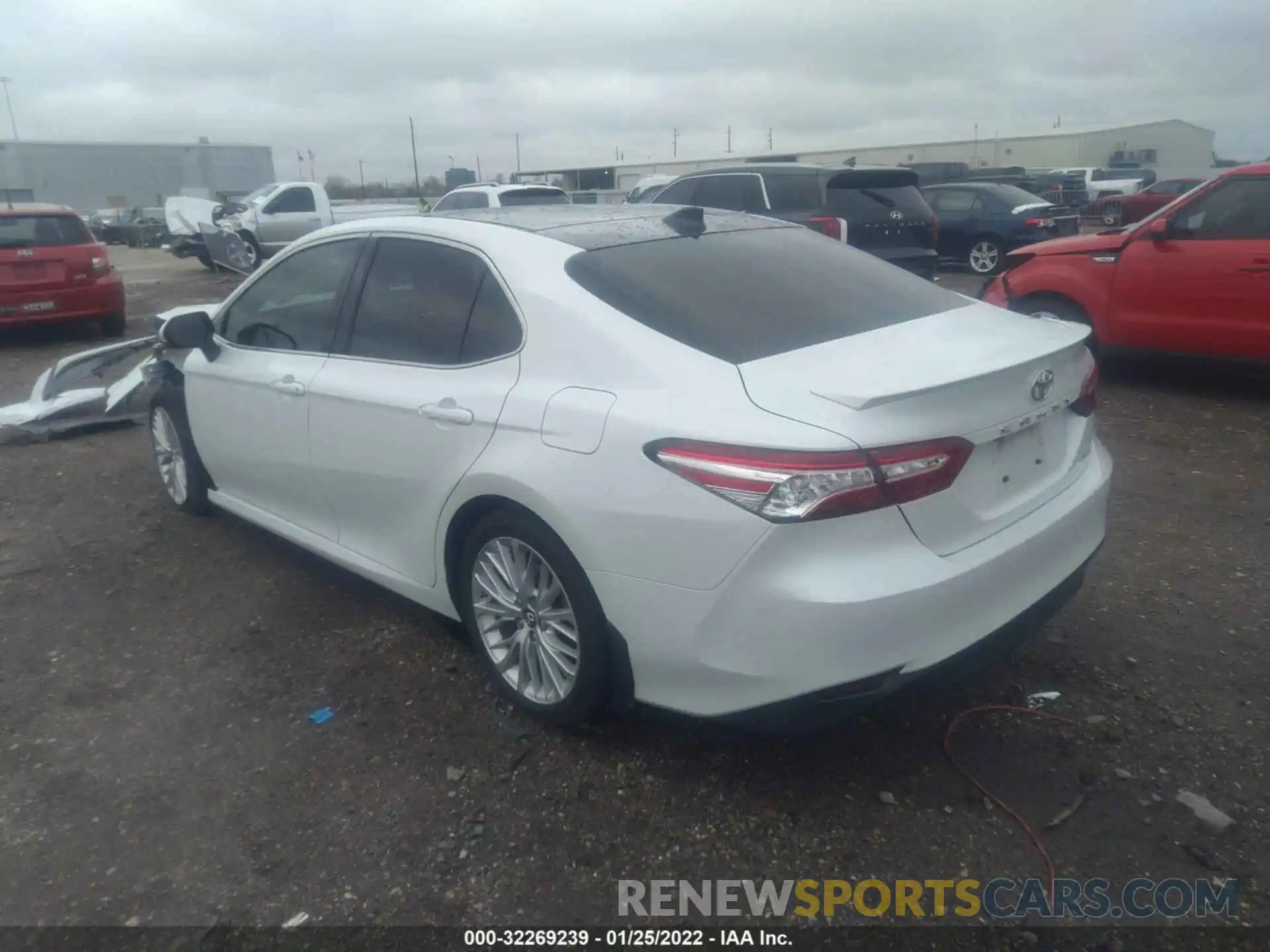 3 Фотография поврежденного автомобиля 4T1B11HK1KU749317 TOYOTA CAMRY 2019