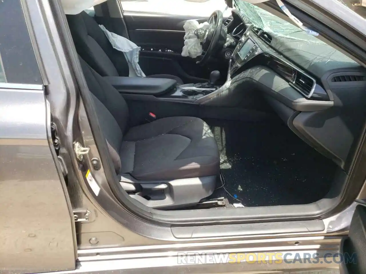 5 Photograph of a damaged car 4T1B11HK1KU750614 TOYOTA CAMRY 2019